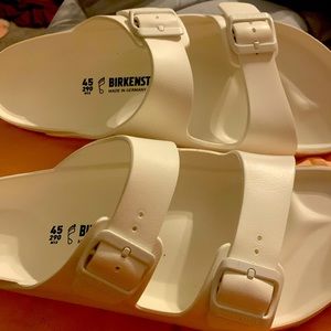 Brand new  white comfortable white Birkenstock price is firm $20